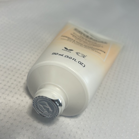 Covergirl Hydrating Cream Cleanser Clean Fresh Skincare Cactus Water 150ml - Picture 4 of 6